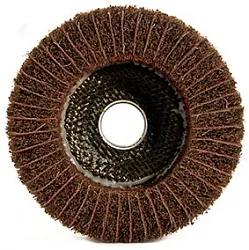 ABRA PLUS - Brusný kotouč z netkané textilie s vloženými vertikálními lamelami, AL/OX zrno.